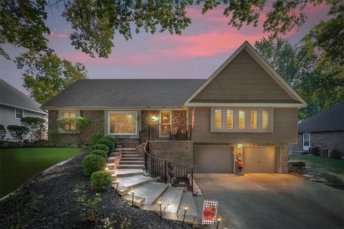 6101 N Cleveland Ave, Gladstone, MO, 64119-1941 | Card Image