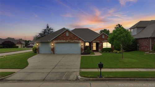 9907 E 123rd St S, Bixby, OK, 74008-3484 | Card Image