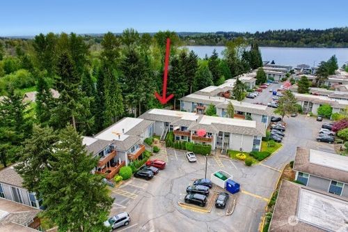 66-17208 Ne 45th St, Redmond, WA, 98052-5636 | Card Image