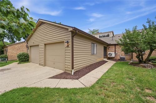 40 Rolling Hills Dr, Cincinnati, OH, 45215-1353 | Card Image