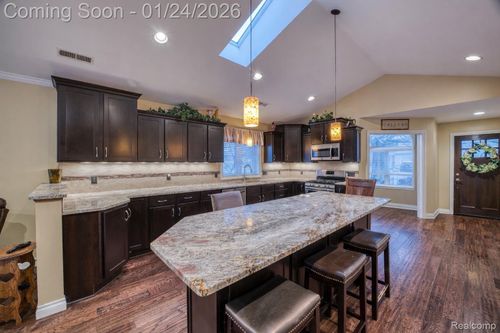 138 Leon Rd, Walled Lake, MI, 48390-3522 | Card Image