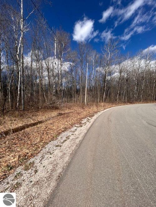 2895 Degeer Court, Midland, MI, 48642 | Card Image