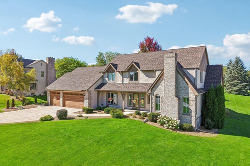 8349 S River Terrace Dr, Franklin, WI, 53132-8221 | Card Image