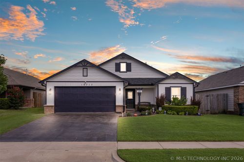 10717 N 152nd East Ave, Owasso, OK, 74055-6385 | Card Image