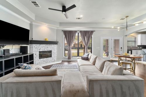 13700 Layton Loop, Austin, TX, 78727-3010 | Card Image