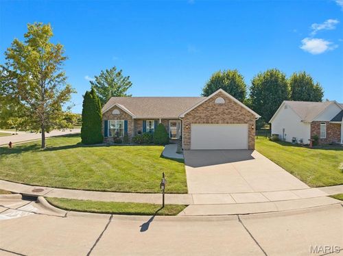 2 Augusta Ct, Maryville, IL, 62062-5699 | Card Image