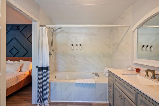 3610 Avenue P 1/2, House other with 3 bedrooms, 2 bathrooms and null parking in Galveston TX | Image 22
