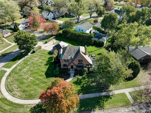 32470 Norchester St, Beverly Hills, MI, 48025-3048 | Card Image