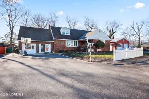 573 Lloyd Rd, Aberdeen, NJ, 07747-1329 | Card Image