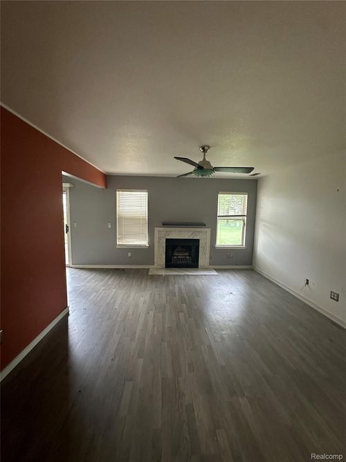 36550 Deerhurst S, Westland, MI, 48185-6957 | Card Image