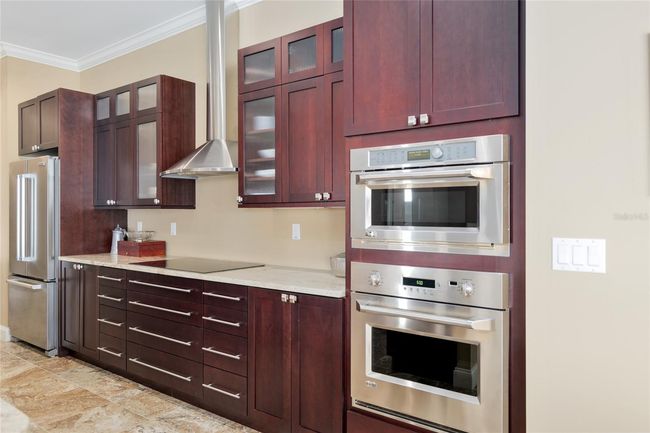 Easy flow of cooking and prep space | Image 40