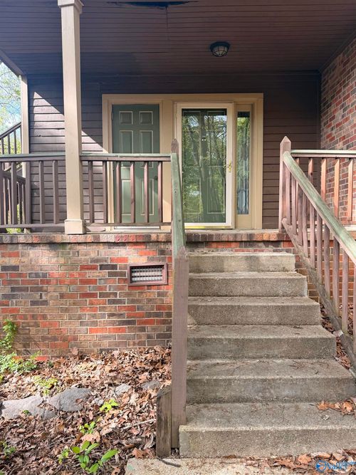 2009 Greenwood Pl Sw, Huntsville, AL, 35802-4451 | Card Image