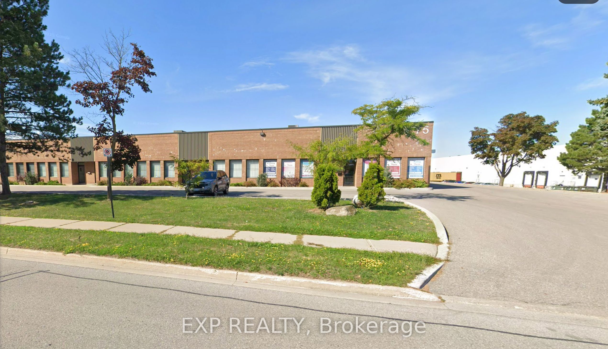 Commercial Sale in Richmond Hill 2