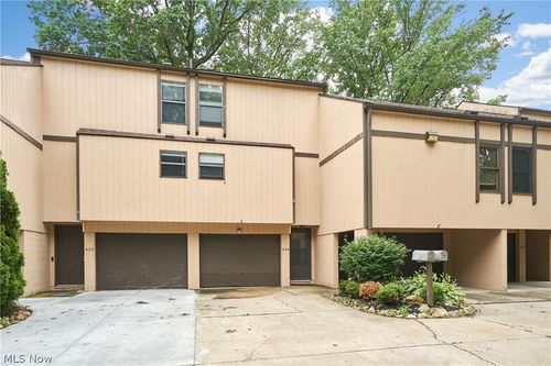 620 James Ave, Cuyahoga Falls, OH, 44221-2822 | Card Image