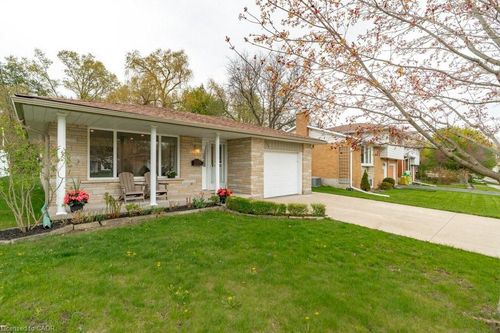638 Glen Forrest Blvd, Waterloo, ON, N2L4K2 | Card Image