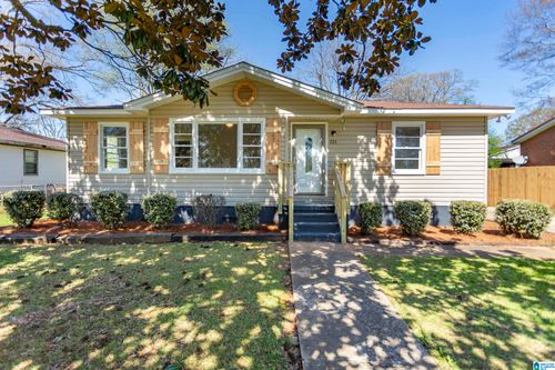 121 Meadowood Ave, HUEYTOWN, AL, 35023-2830 | Card Image