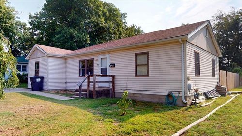 1418 N Cedar St, Nevada, MO, 64772-1116 | Card Image
