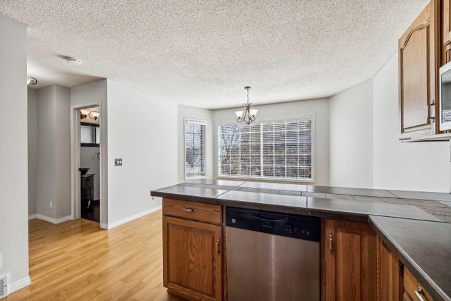 76 Kingsland Villas Sw, Home with 3 bedrooms, 2 bathrooms and 2 parking in Calgary AB | Image 11