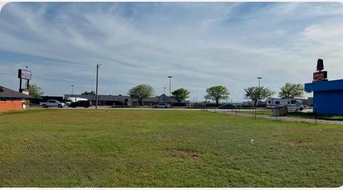 2116 Avenue F Nw, Childress, TX, 79201-2218 | Card Image