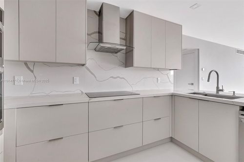 apt-1233-20379 W Country Club Dr, Aventura, FL, 33180-1663 | Card Image