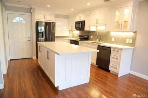 1117 Bismarck Ln, Alameda, CA, 94502-6935 | Card Image