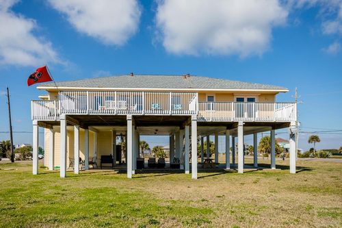 18409 Shaman Dr, Galveston, TX, 77554-1013 | Card Image