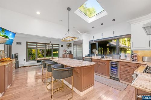 18 Lomas Ln, Montvale, NJ, 07645-1510 | Card Image