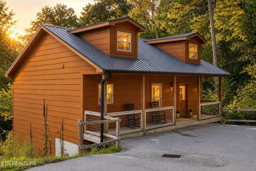 1613 Bluff Ridge Rd, Sevierville, TN, 37876-2682 | Card Image