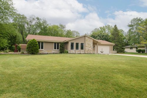 W164N9918 Robins Way, Germantown, WI, 53022-4940 | Card Image