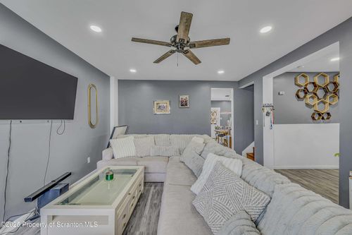 546 Donnelly St, Duryea, PA, 18642-1407 | Card Image