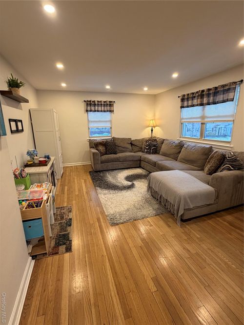 2nd-268-41 82nd Ave, New Hyde Park, NY, 11040-1814 | Card Image