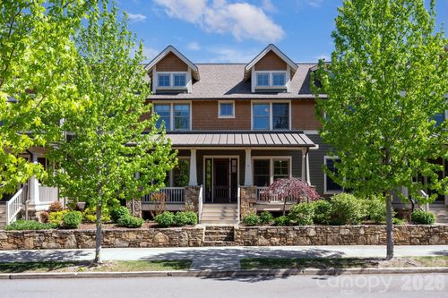 4 Fitzgerald Rd, Black Mountain, NC, 28711-8824 | Card Image