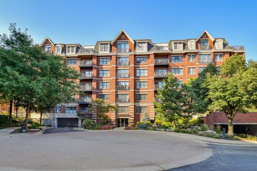 apt-302-255 E Liberty Dr, Wheaton, IL, 60187-5416 | Card Image