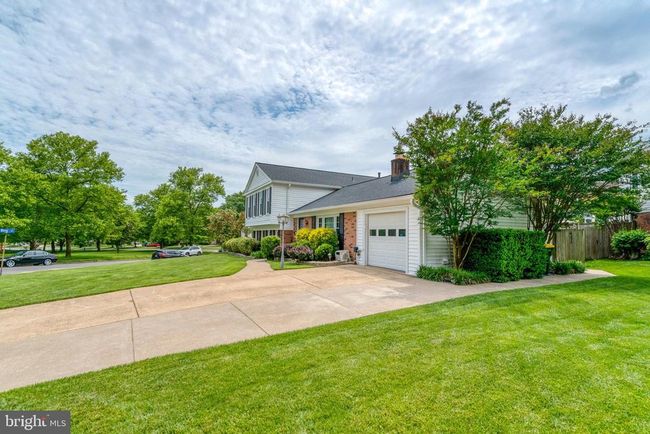 5901 Wivenhoe Ct, House other with 5 bedrooms, 3 bathrooms and null parking in ALEXANDRIA VA | Image 4