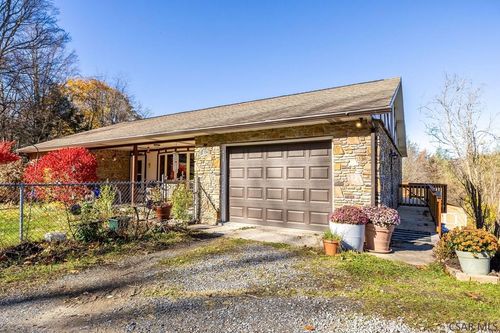 536 Camp Dr, Windber, PA, 15963-6700 | Card Image