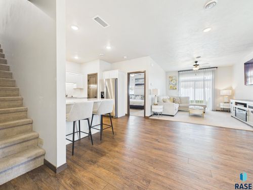 6126 E Copper Pl, Sioux Falls, SD, 57110-4861 | Card Image