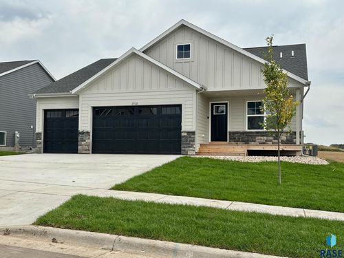 2908 S Copper Creek Ave, Sioux Falls, SD, 57110 | Card Image