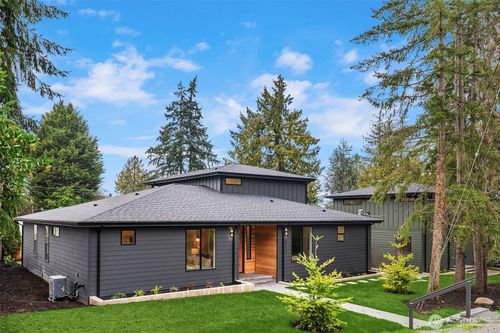 9711 44th Ave Sw, Seattle, WA, 98136-2704 | Card Image