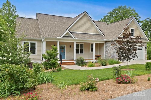 73 Wisdom Cove Rd, Flat Rock, NC, 28731-9731 | Card Image