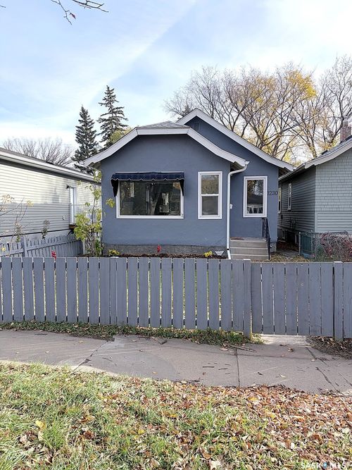 1230 E Avenue N, Saskatoon, SK, S7L1T4 | Card Image