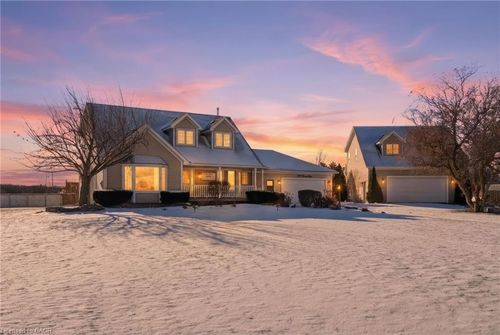 5940 Young St, Smithville, ON, L0R2A0 | Card Image