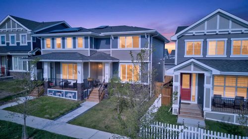 394 Sundown Rd, Cochrane, AB, T4C2A6 | Card Image