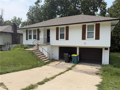 6116 N Broadway St, Gladstone, MO, 64118-3901 | Card Image