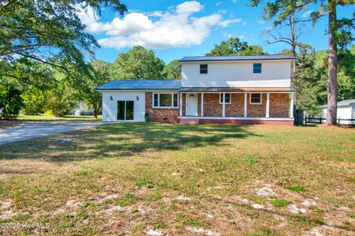 111 Core Rd, Richlands, NC, 28574-8137 | Card Image