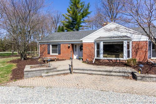 21890 Hampton St, Beverly Hills, MI, 48025-3661 | Card Image