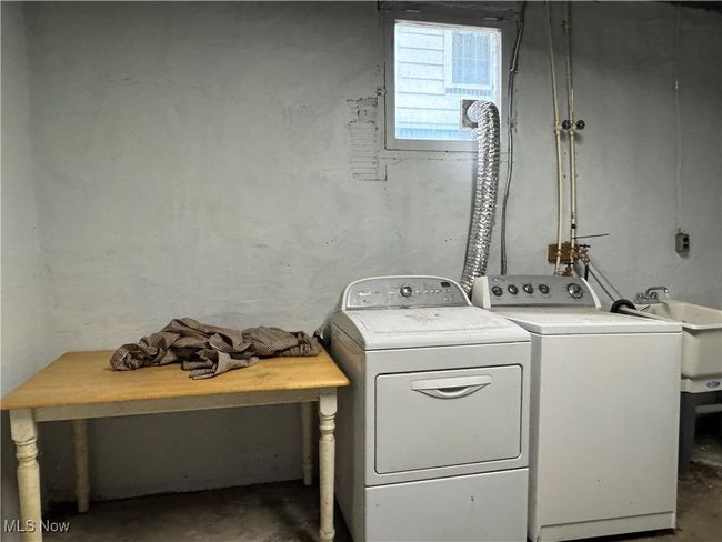 Laundry room with independent washer and dryer | Image 15