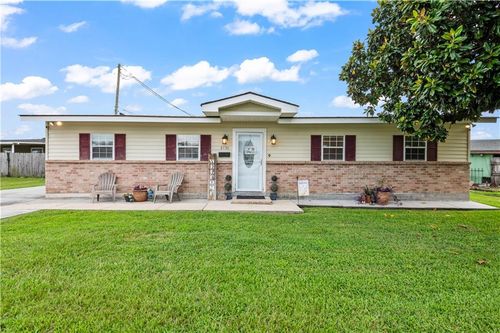 2130 N Butterfly Cir, Terrytown, LA, 70056-2733 | Card Image