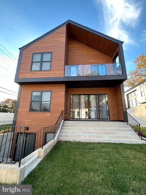 9338 Lee St, BURKE, VA, 22015-2051 | Card Image