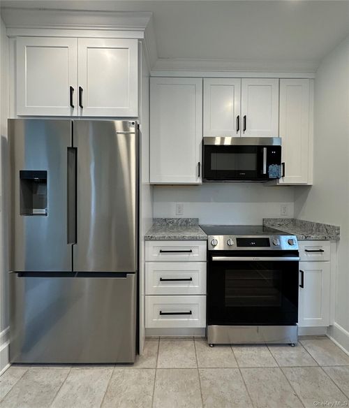 37 Church St, Bedford Hills, NY, 10507-1805 | Card Image