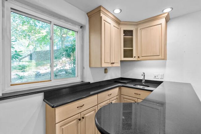 Kitchenette | Image 30